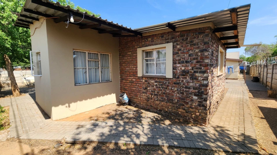 12 Bedroom Property for Sale in Brandwag Free State